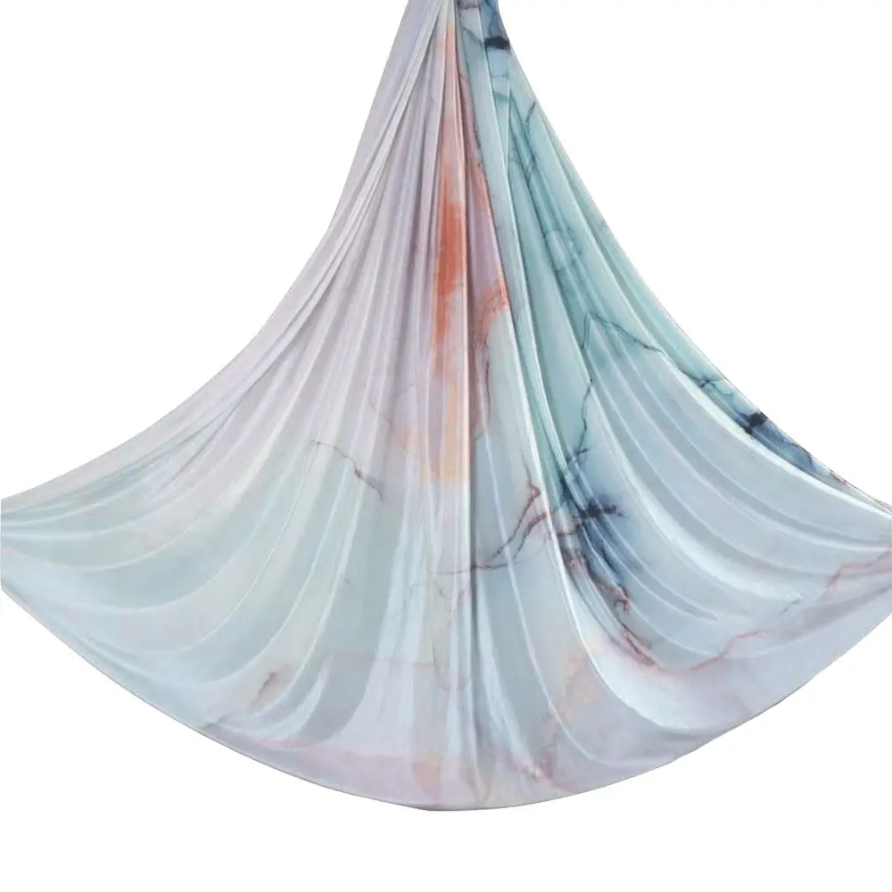 Farbenfrohes Aerial Silk Vertikaltuch: Blau, Gelb, Grün und Lila, 14 Meter lang, wenig dehnbar, ideal für Luftakrobatik Shop und Anfänger.