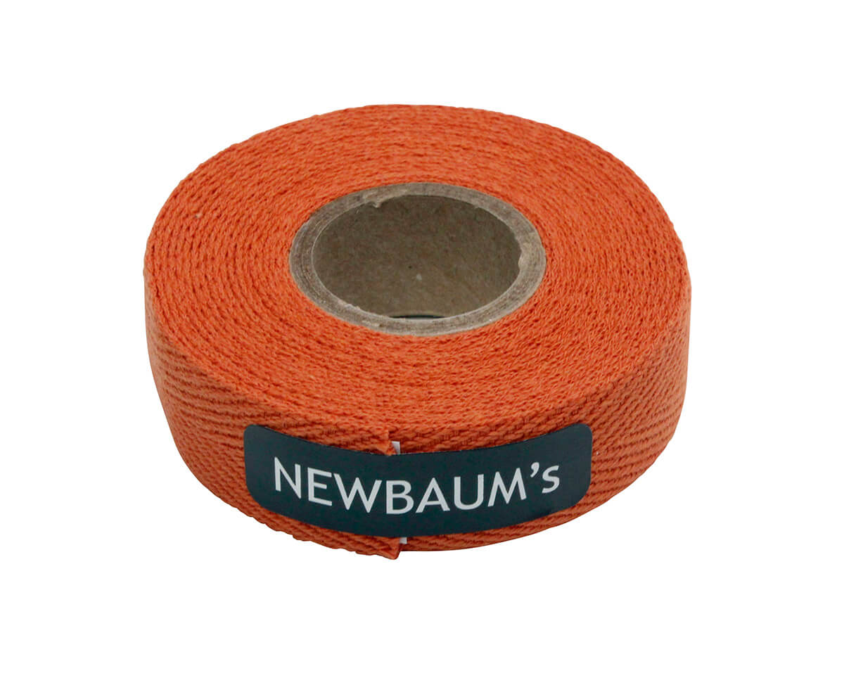 Nahaufnahme eines orangefarbenen Baumwolltapes für Luftringe und Trapeze, nachhaltig in den USA hergestellt, für Luftakrobatik aus dem Marlene Kiepke Shop. Nahaufnahme eines orangefarbenen Baumwolltapes für Luftringe und Trapeze, nachhaltig in den USA hergestellt, für Luftakrobatik aus dem Marlene Kiepke Shop.