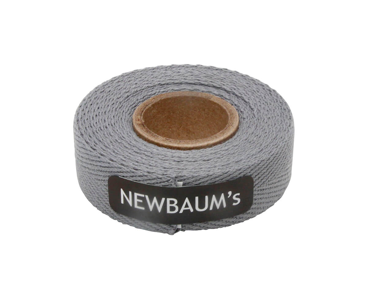 Hellgraues Baumwolltape, speziell für Luftakrobatik entwickelt, aufgerollt und bereit zur Verwendung an Luftringen oder Trapezen aus dem Luftakrobatik Shop. Hellgraues Baumwolltape, speziell für Luftakrobatik entwickelt, aufgerollt und bereit zur Verwendung an Luftringen oder Trapezen aus dem Luftakrobatik Shop.