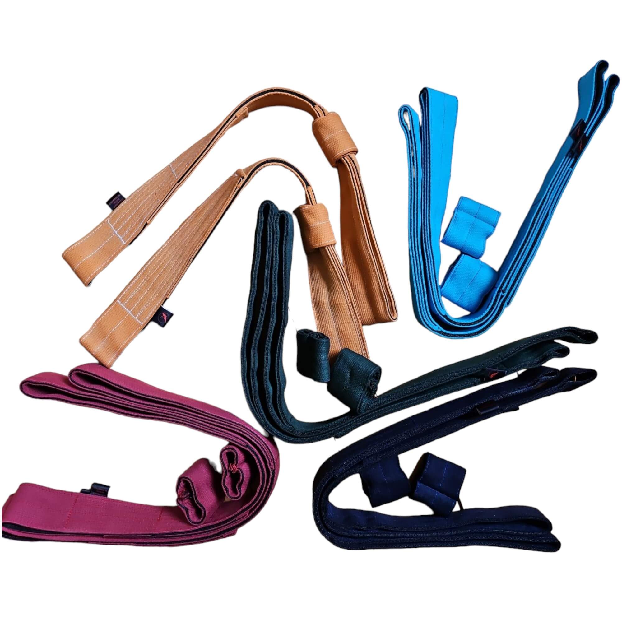 Schwarze Strapaten mit hohen Reißfestigkeit und angenehmer Weichheit aus dem Luftakrobatik Shop, perfekt für Reise und Zuhause.