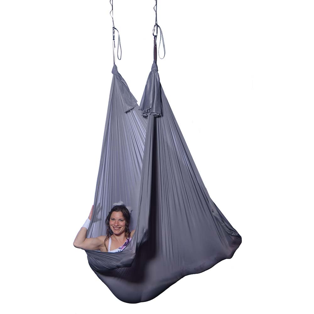Anthrazitfarbenes, wenig dehnbares Aerial Yoga Tuch, ideal für Luftakrobatik. Top Qualität vom Luftakrobatik Shop, bietet sicheren Halt. Tuchschlaufe Anthrazit 7 meter