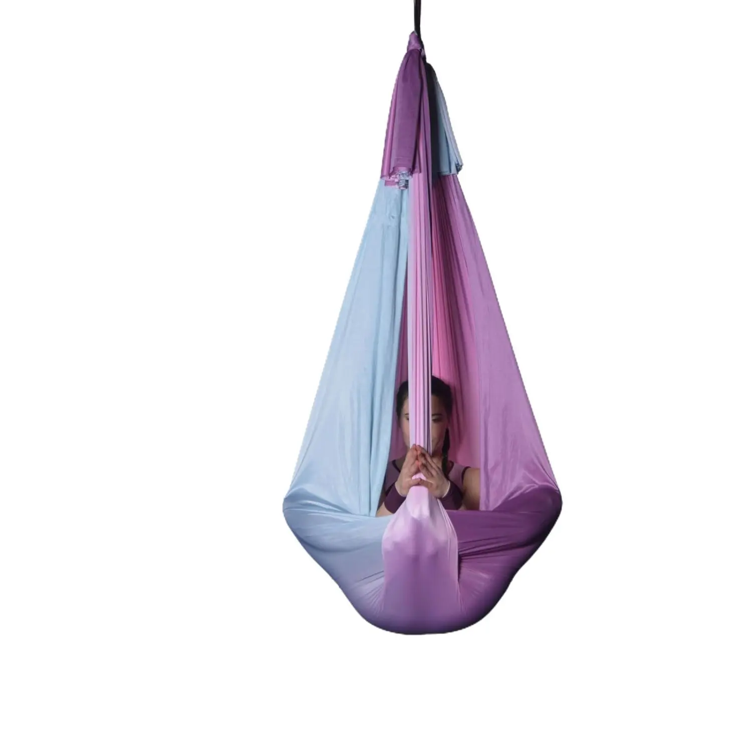 Die wenig dehnbare Tuchschlaufe Einhorn in Blau, Lila und Rosa für Luftakrobatik harmoniert optimal mit deiner Yoga-Routine im Luftakrobatik Shop.