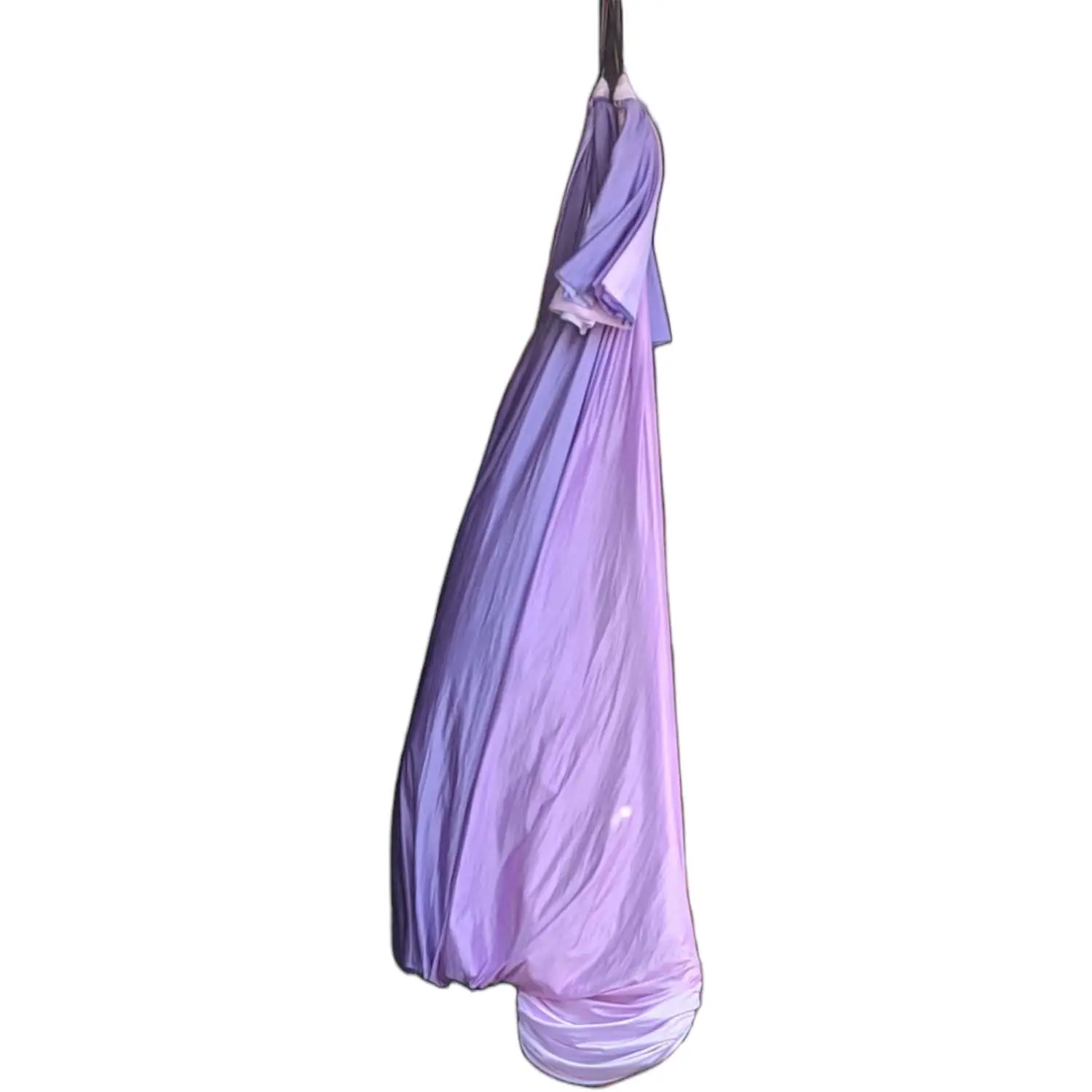 Lila und rosa Vertikaltuch, 22 Meter lang und wenig dehnbar, perfekt für atemberaubende Aerial Silk Posen. Jetzt im Luftakrobatik Shop.