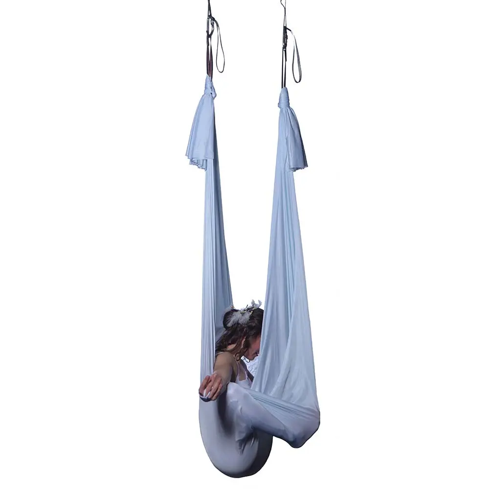 Lila und pinkes Aerial Yoga Tuch, wenig dehnbar. Hochwertige Qualität aus dem Luftakrobatik Shop, perfekt für vielseitige Yoga-Übungen.