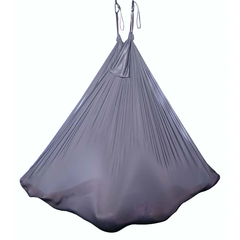 Anthrazitfarbenes, wenig dehnbares Aerial Yoga Tuch in grau und schwarz, perfekt für Luftakrobatik Shop. Robust und hochwertige Verarbeitung.