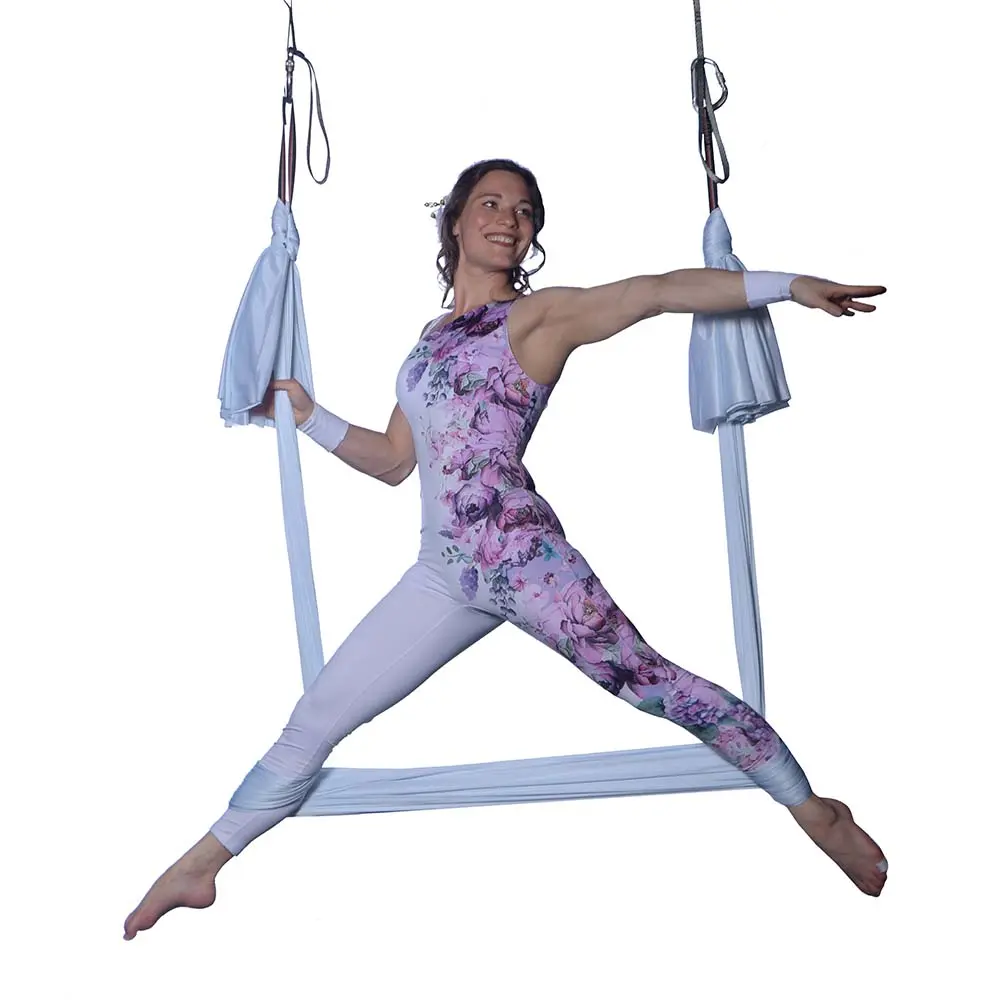 Ein wenig dehnbares lila, pink und violett Aerial Yoga Tuch in hochwertiger Qualität. Bestelle noch heute beim Luftakrobatik Shop.