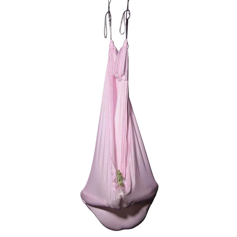 Fliederfarbenes Aerial Yoga Tuch, wenig dehnbar, in eleganten rosa und violetten Schattierungen. Hochwertiges Produkt vom Luftakrobatik Shop.