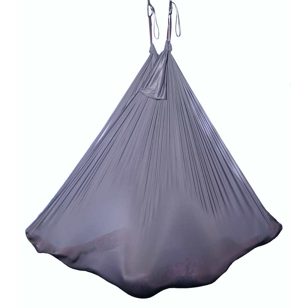 Ein anthrazitfarbenes Aerial Yoga Tuch, 4 Meter lang und wenig dehnbar, top Qualität und geeignet für Luftakrobatik. Erhältlich im Luftakrobatik Shop.