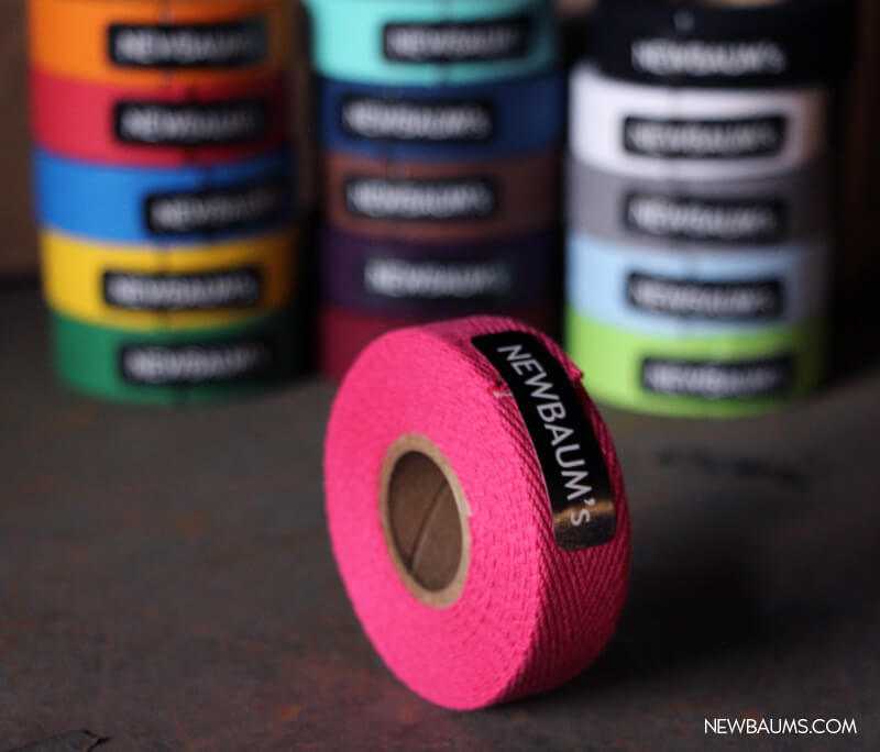 Pinkes Baumwolltape, das speziell für Luftartistik auf Luftringen und Trapezen entwickelt wurde; nachhaltige Materialien aus den USA. Luftakrobatik Shop.