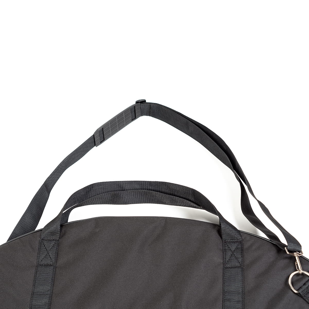 Schwarze, runde Tasche mit verstärktem Griff und weißem "Aerial Hoop on tour"-Schriftzug. Gepolstert für 100-105 cm Luftringe. Zubehörfächer.