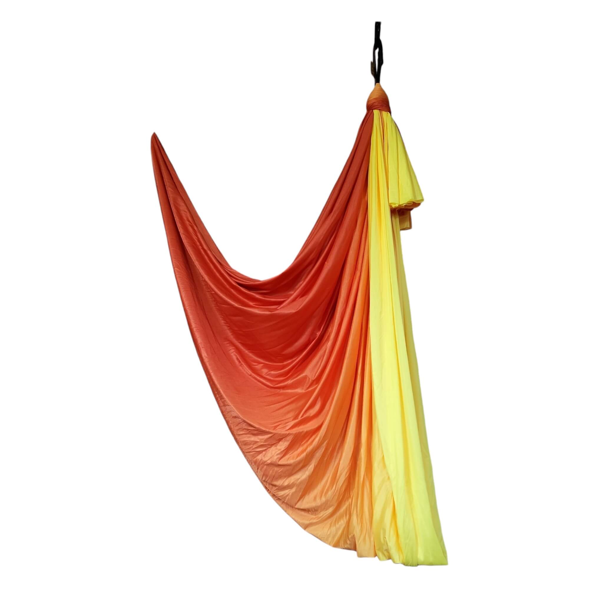 Eine 4 Meter lange, wenig dehnbare Tuchschlaufe in den Farben Gelb, Orange und Rot für Aerial Yoga aus dem Luftakrobatik Shop.