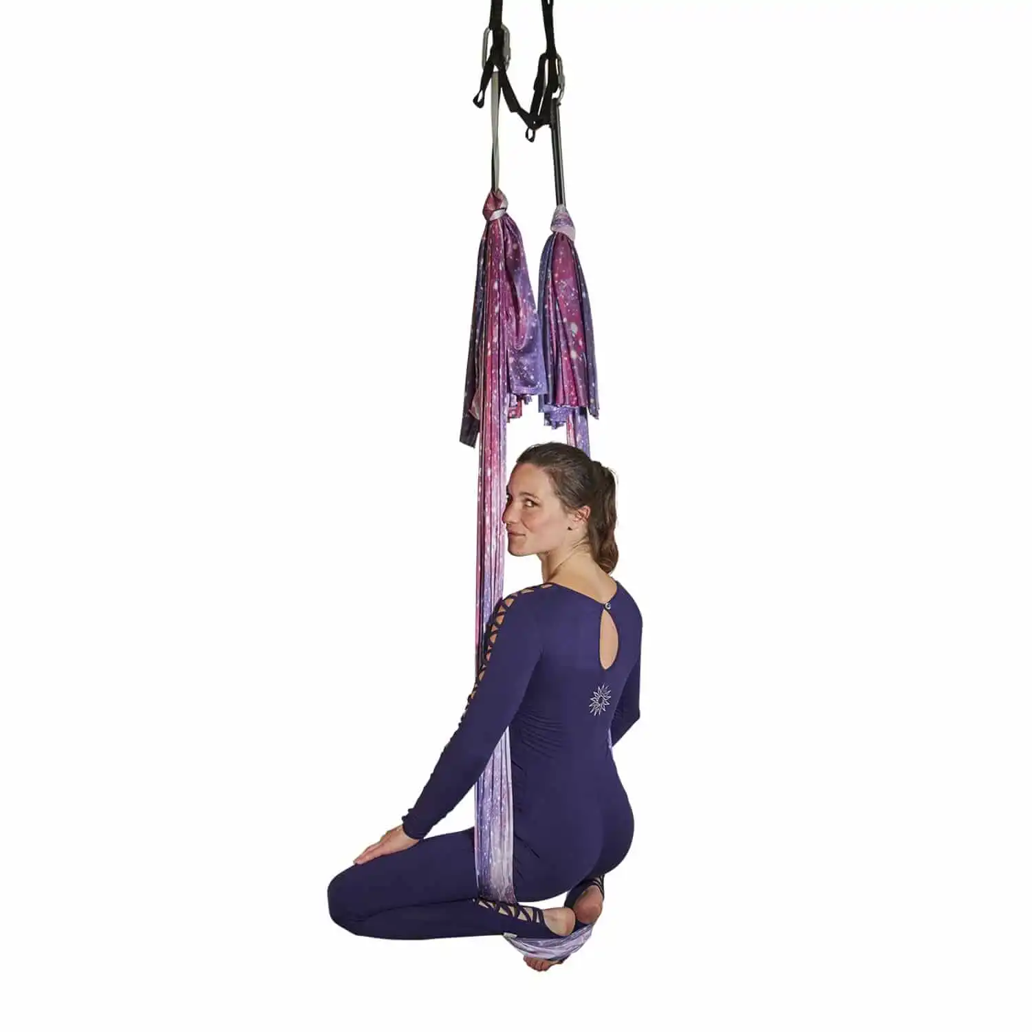 Lila, rosa und weißes wenig dehnbares Tuchschlaufe mit sanften Farbverläufen. Perfekt für Aerial Yoga, erhältlich bei Marlene Kiepke.