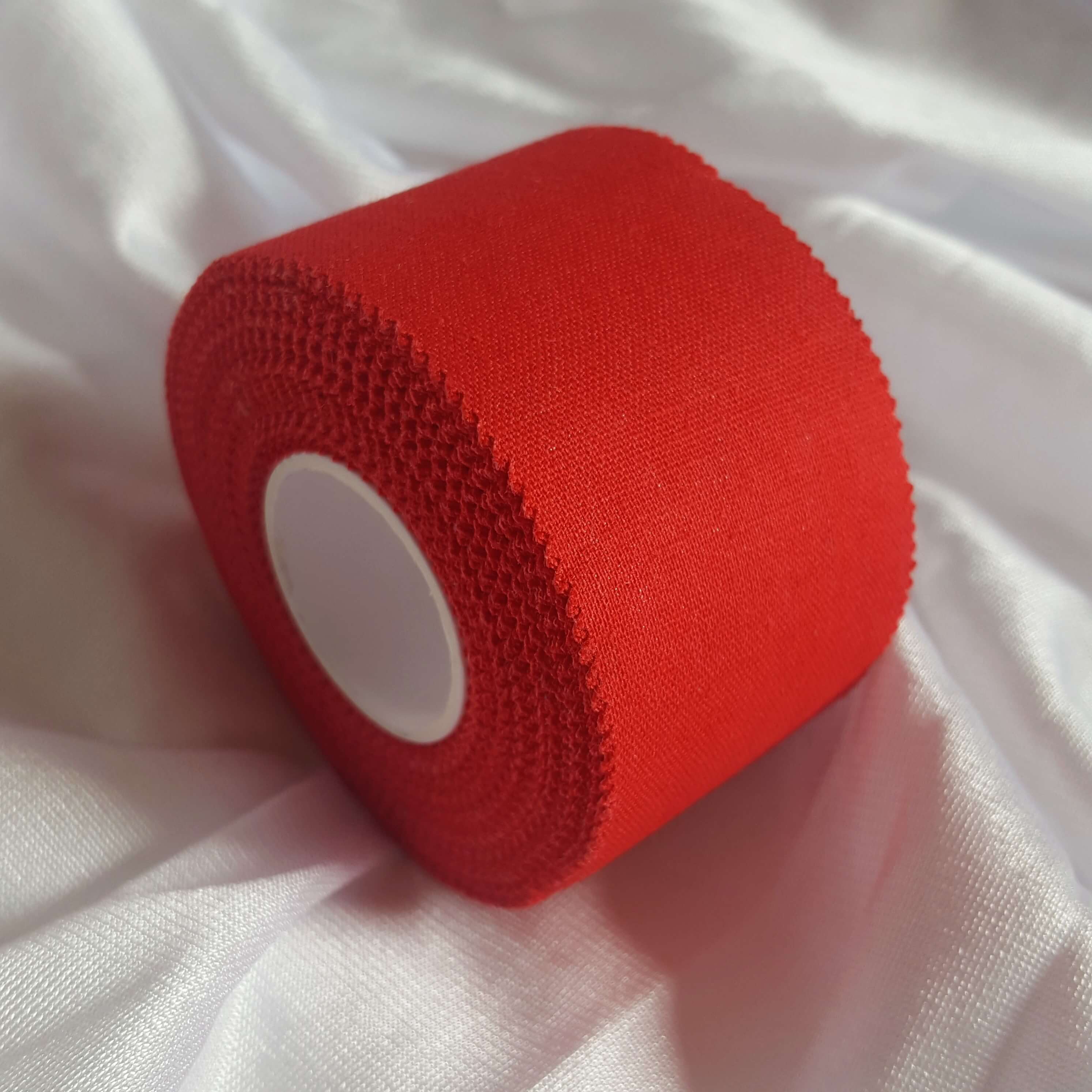 Rotes Tape mit Zickzackrändern für Luftring und Trapez, ideal zum Umwickeln für besseren Grip und individuelle Gestaltung. Perfekt für Luftakrobatik Shop.