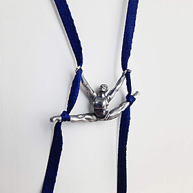 silber-blau- Vertikaltuch-Spagat-Halskette-Halsketten-Luftakrobatik-Schmuck-1.jpg